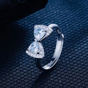 On trend! Sparkling bow ring! Silver!💍 New.